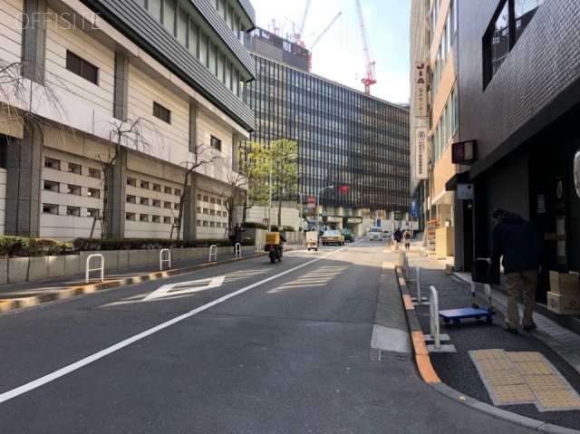 赤坂三鈴ビル ビル前面道路