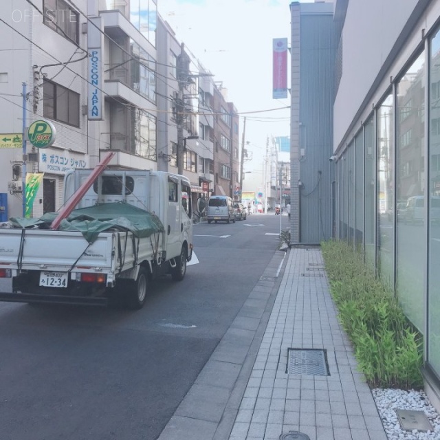 RAXA神田須田町 ビル前面道路
