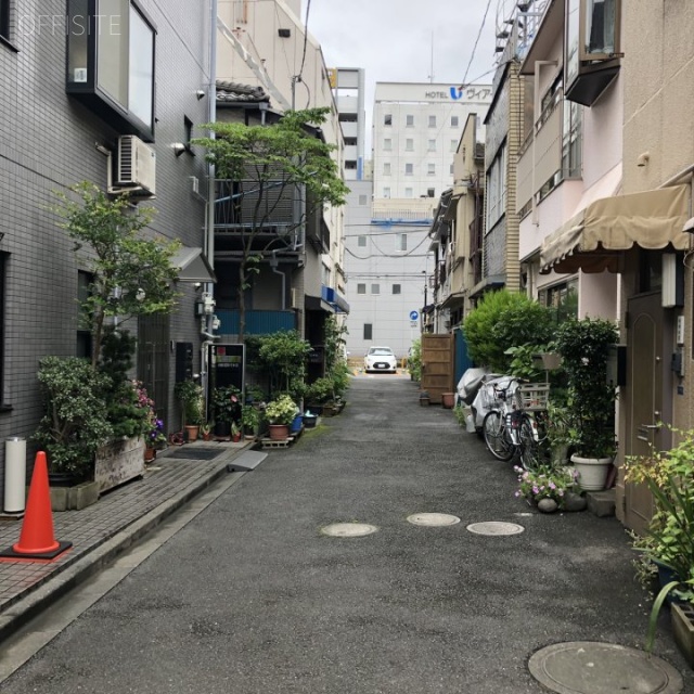 林ビル ビル前面道路