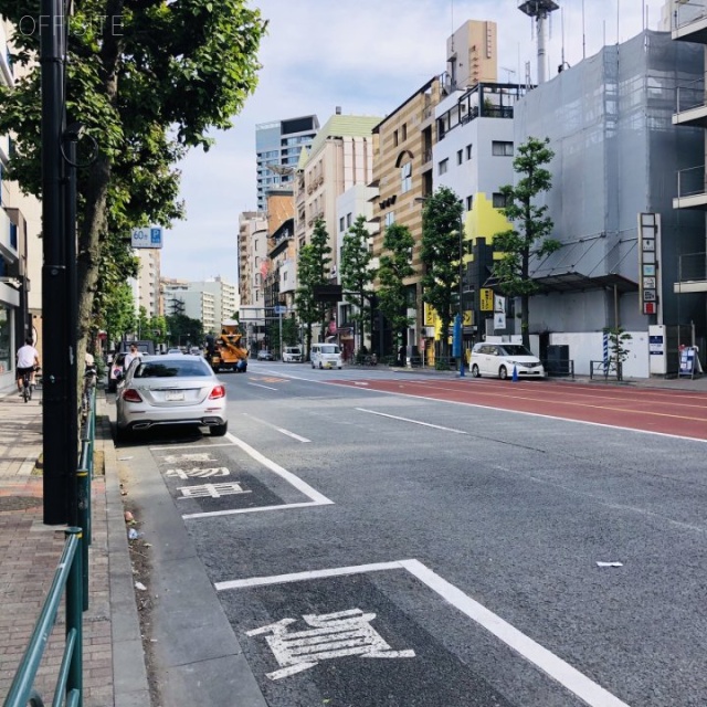 三王商会西麻布ビル　前面は外苑西通り