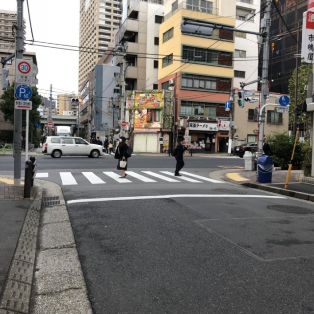 出版輸送ビル　ビル前面道路