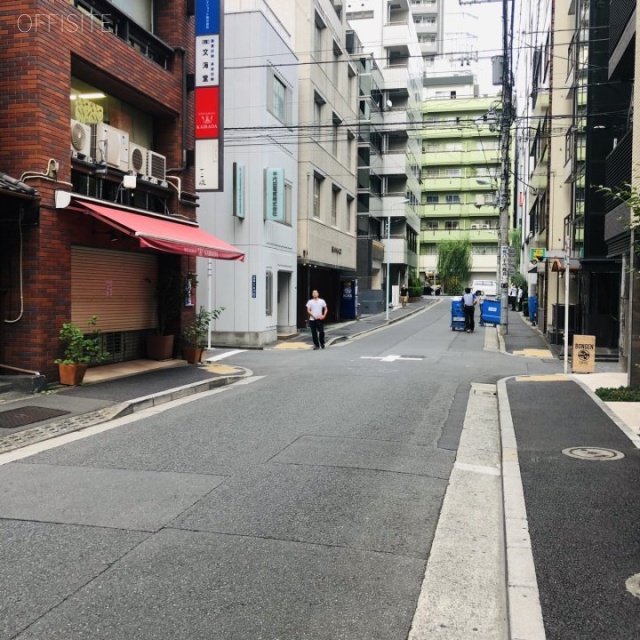 銀座OMビル ビル前面道路