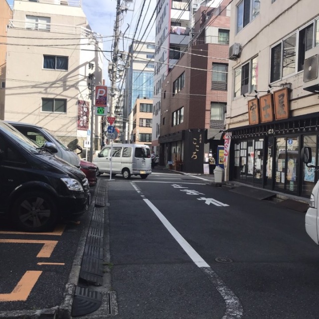 松井ビル ビル前面道路