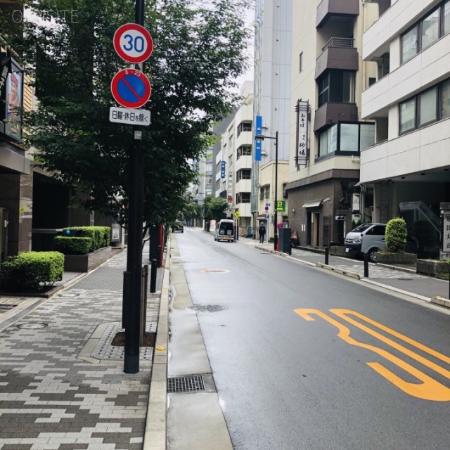 DKサン ビル前面道路