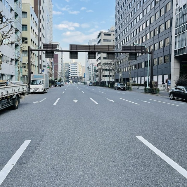 ダコタハウス ビル前面道路