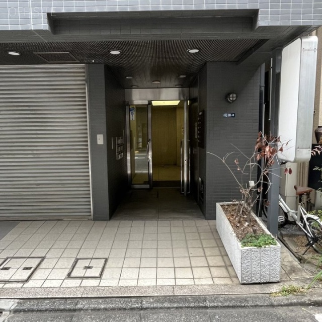松ビル オフィスビル出入口