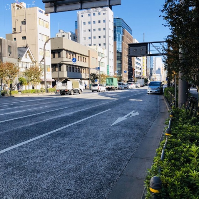 かみちビル 前面は浅草通り