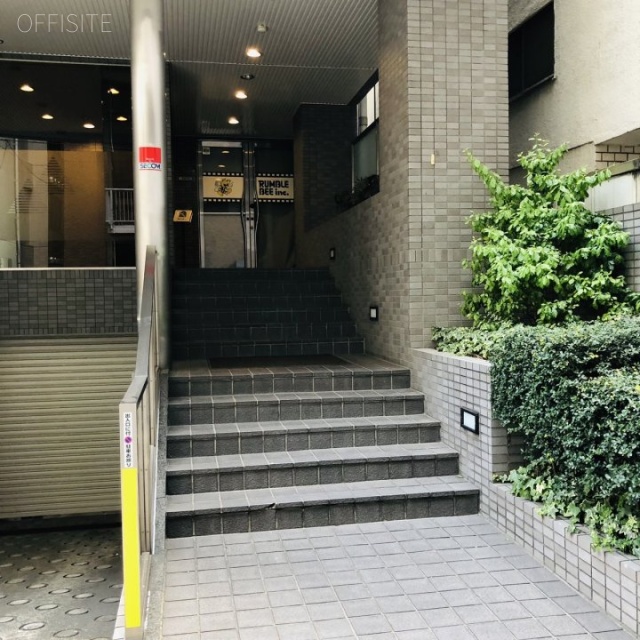 芝米山ビル オフィスビル出入口