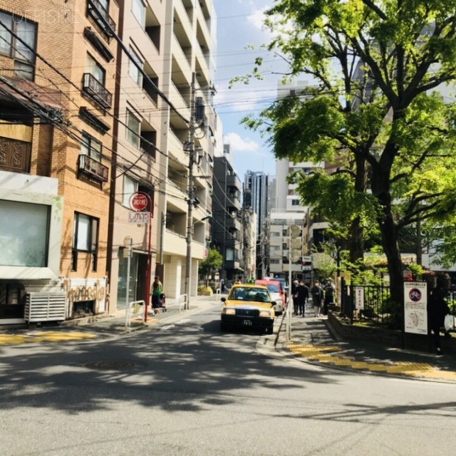 パーク麻布十番 ビル前面道路