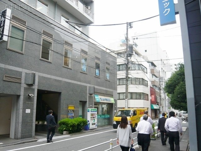 人形町村田ビル ビル前面道路