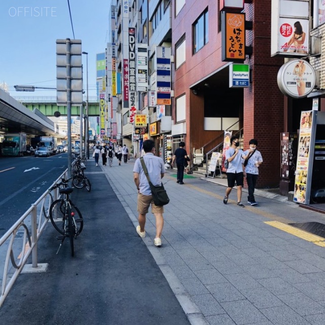 松屋ビル ビル前面道路