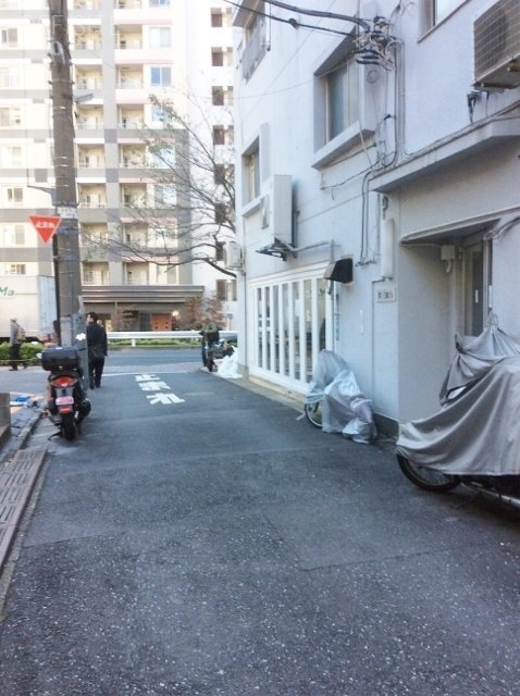 広尾Gビル　ビル周辺道路