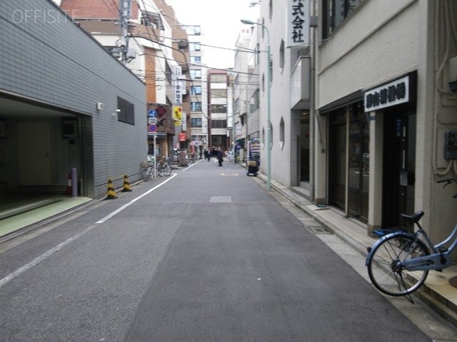 新商日本橋ビル ビル前面道路