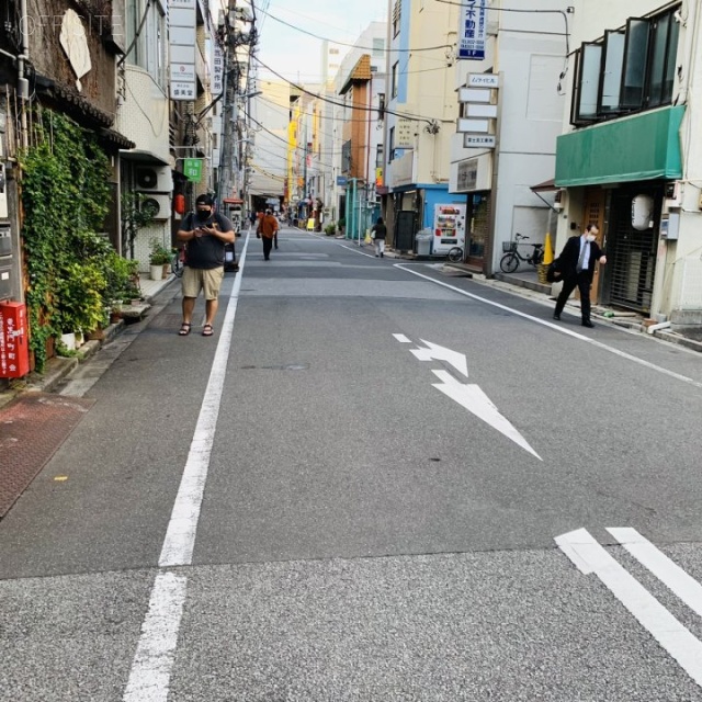 トミヤマビル ビル前面道路