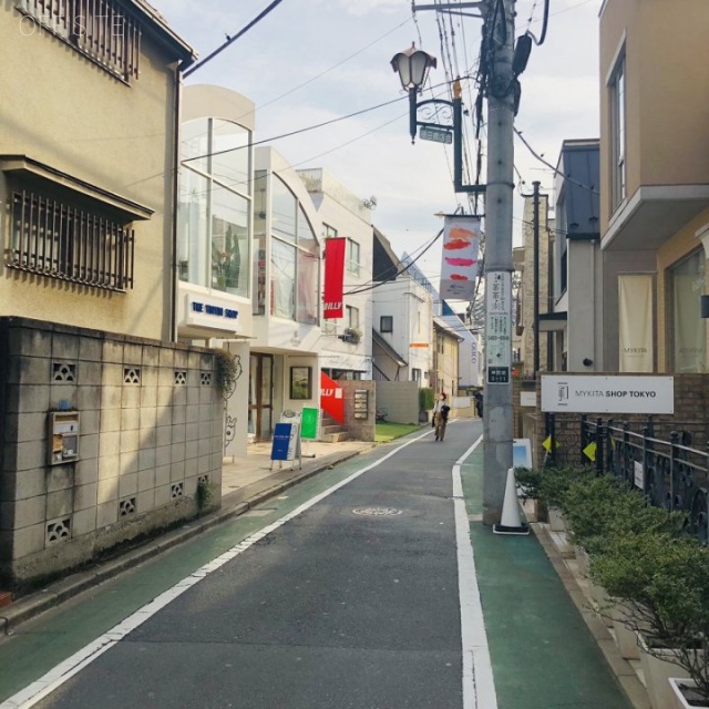 DーASSET神宮前 ビル前面道路