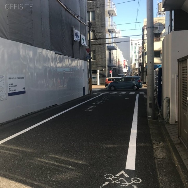 ティーズロフト ビル前面道路