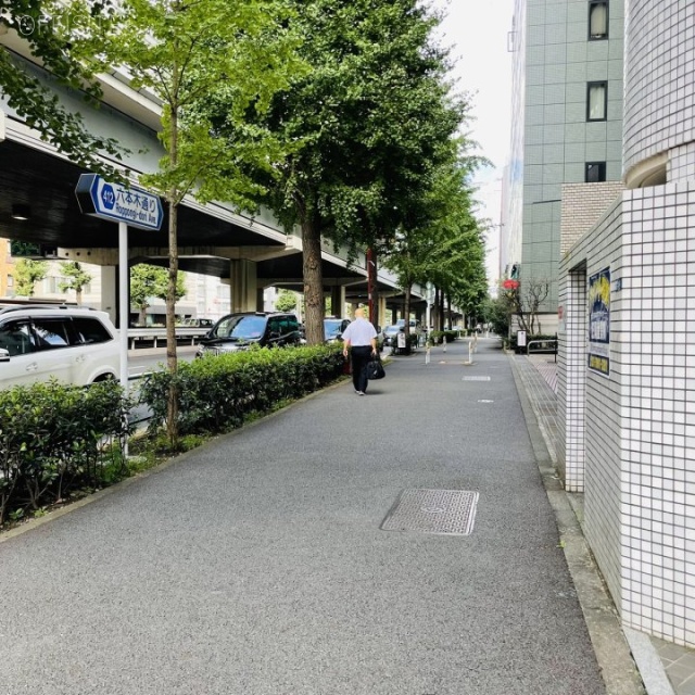 NGA南青山ビルⅩⅡ 前面歩道