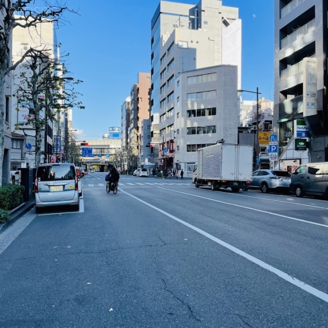 第1ニサワビル 前面に神田警察通り