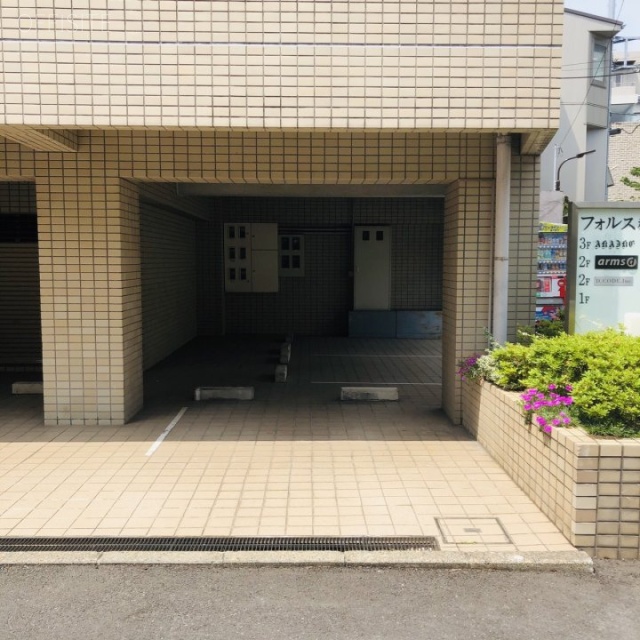 フォルス赤坂 駐車場