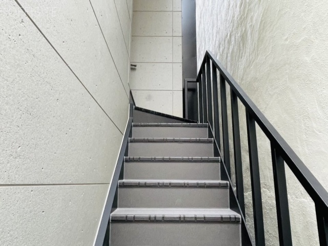 保坂ビル　階段