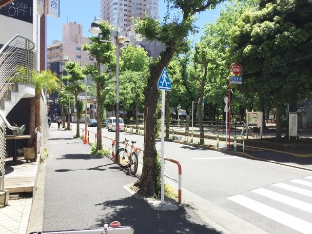 パークハイムウエスト ビル前面道路