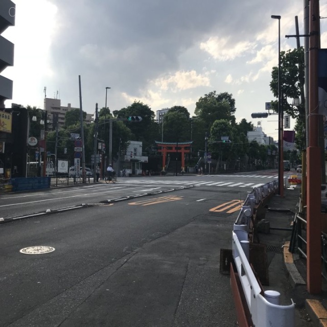 芝田ビル ビル前面道路