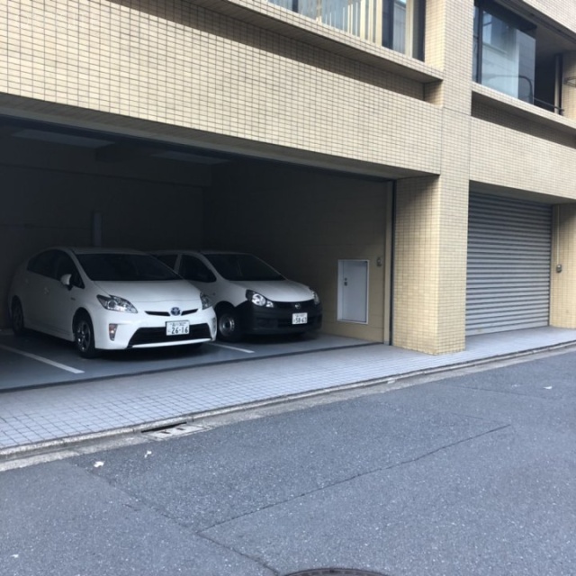 乾ビル 駐車場