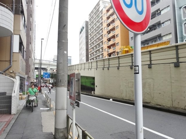 池袋FNビル ビル前面道路