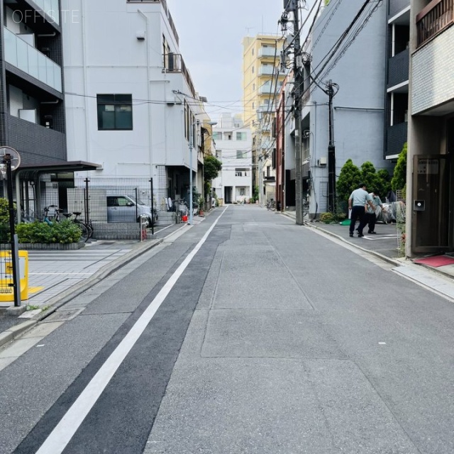 ミツヤビル ビル前面道路