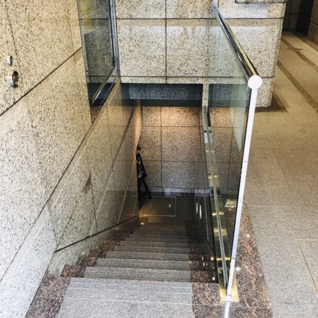 ゑり円ビル 地下階段