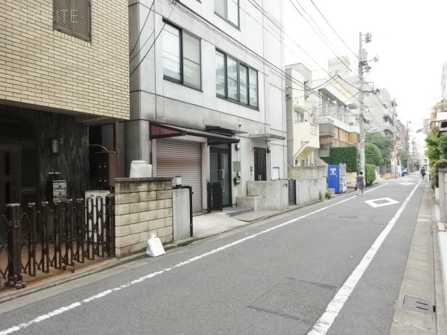 慶愛ビル ビル前面道路