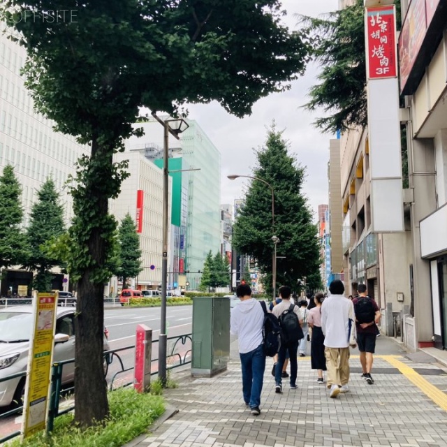 新宿野村證券ビル ビル前面道路