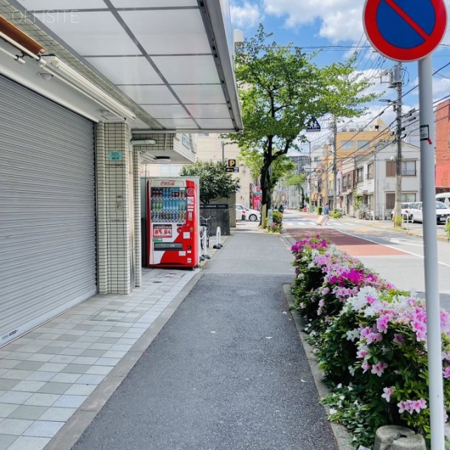 メゾンヴェルデ 前面歩道