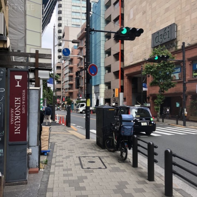 SCビル赤坂 ビル前面道路