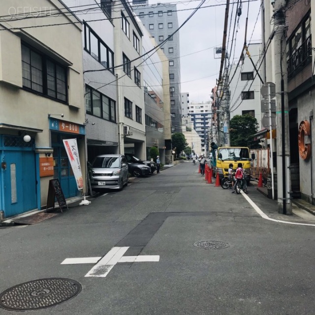 林ビル ビル前面道路