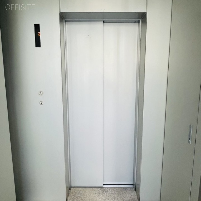 青山ライズビルディング エレベーター