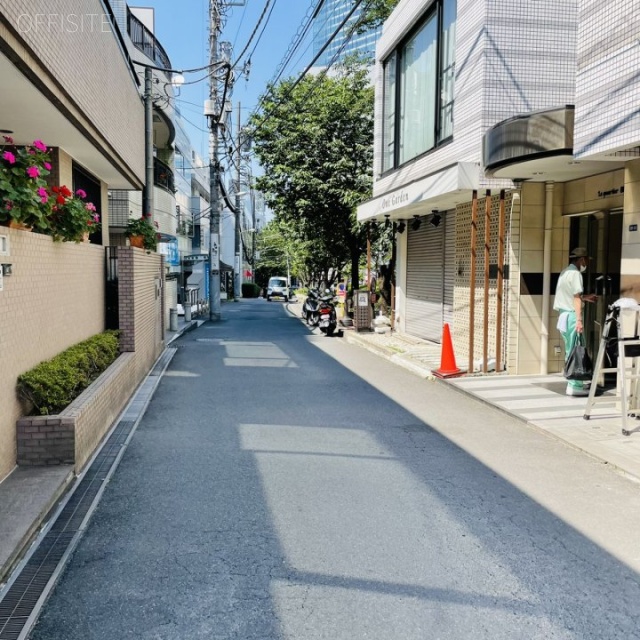 ルカルティエ桜丘 ビル前面道路