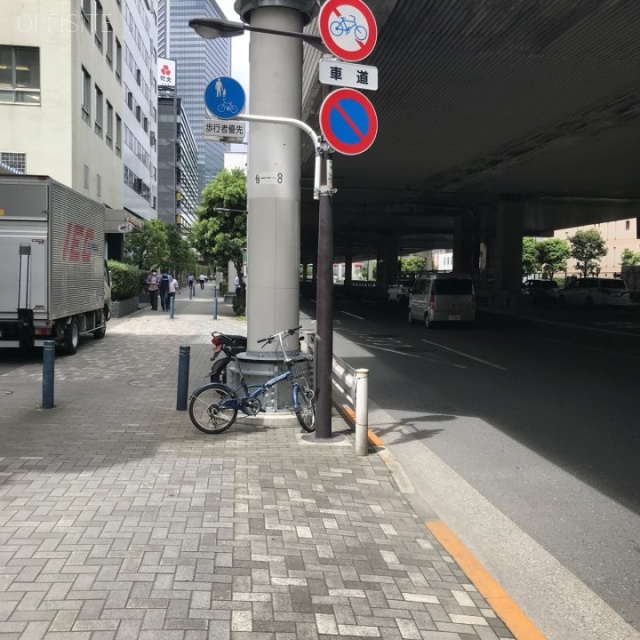 高丸ビル ビル前面道路