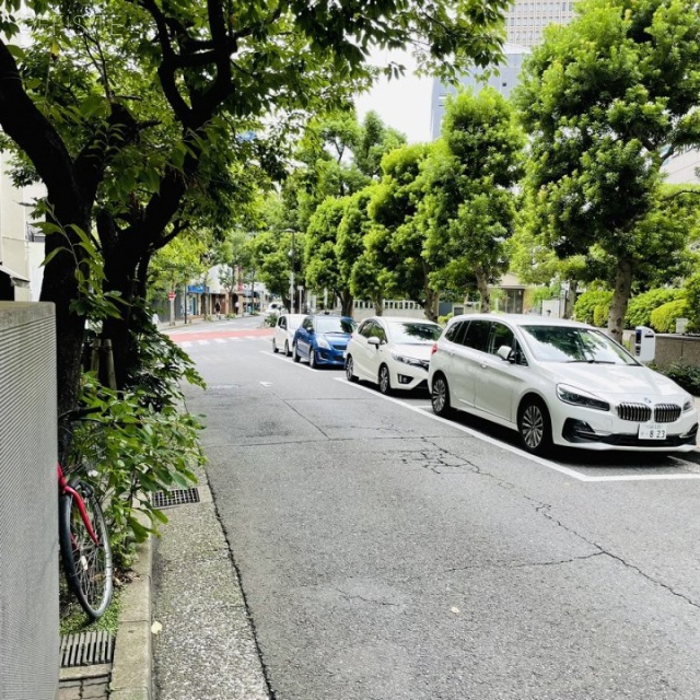 荒井ビル ビル前面道路