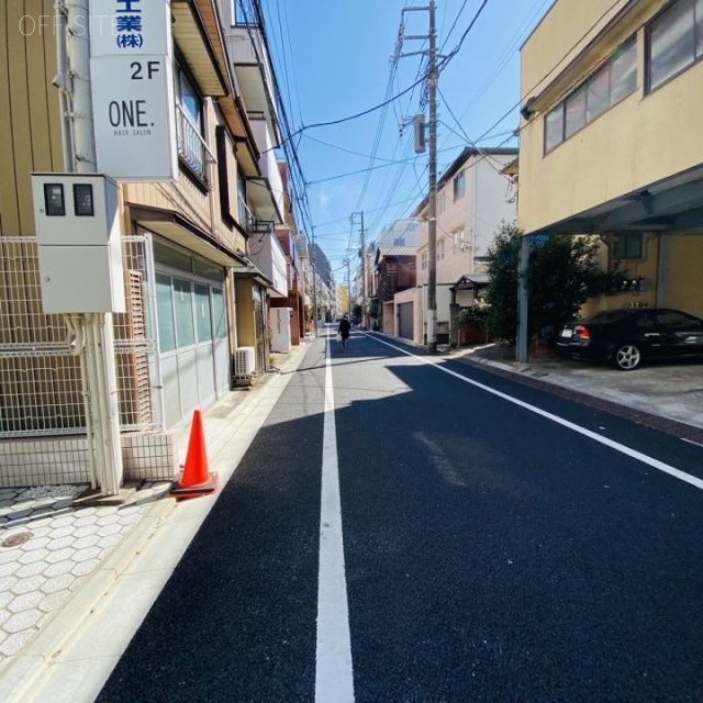 AGビル ビル前面道路