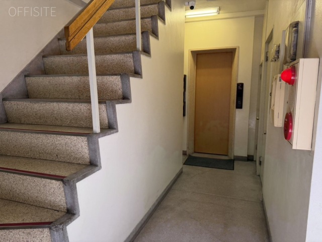 魚鉄ビル　エントランス