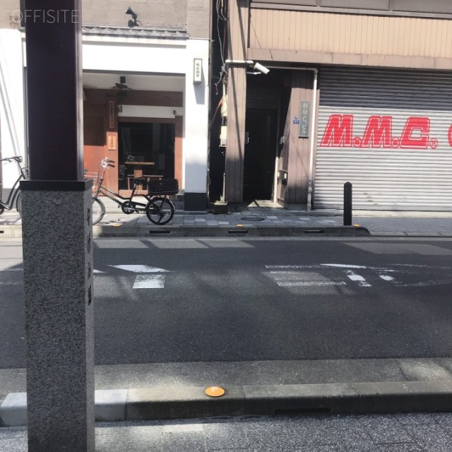 アーツ東京 ビル前面道路