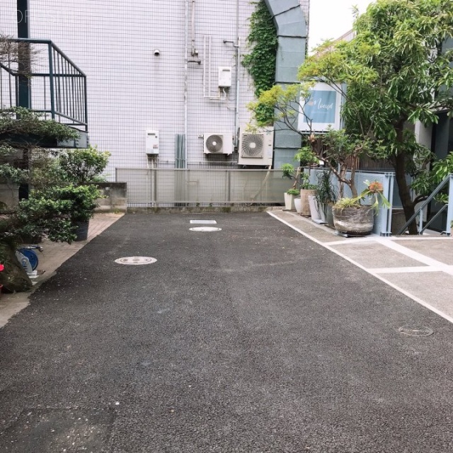 厚生科学研究所ビル ビル前面道路