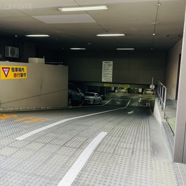 仙建ビル 駐車場