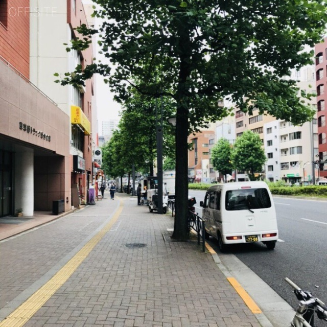 ミカドビル ビル前面道路