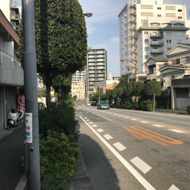 牛込ハイムビル ビル前面道路