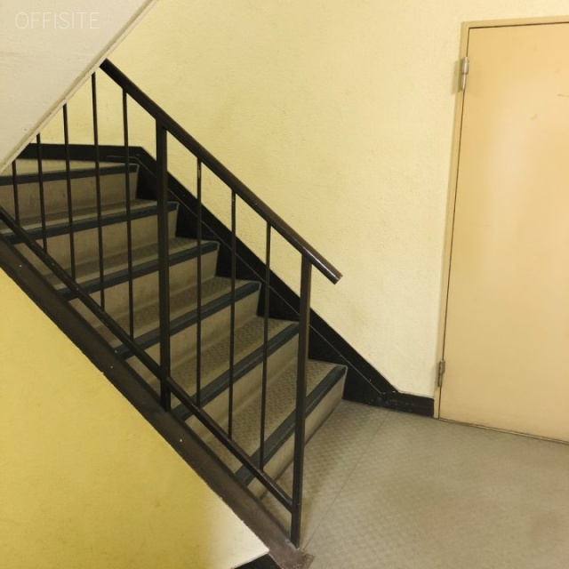 DIKマンション新橋 4階【422】 6.95坪　階段