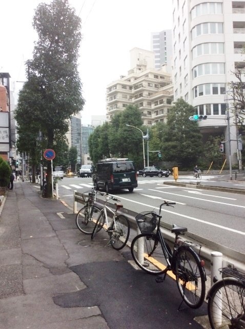 セントラル青山 ビル周辺道路