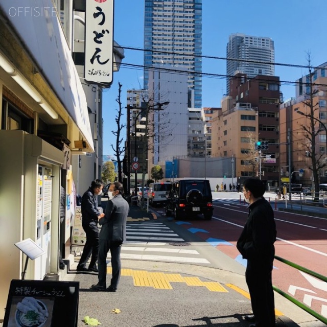 尾島ビル ビル前面道路