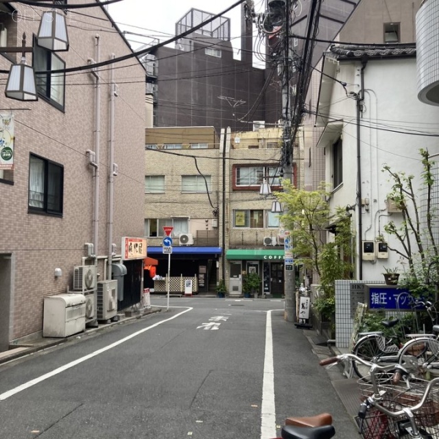 大塚サウスコート ビル前面道路